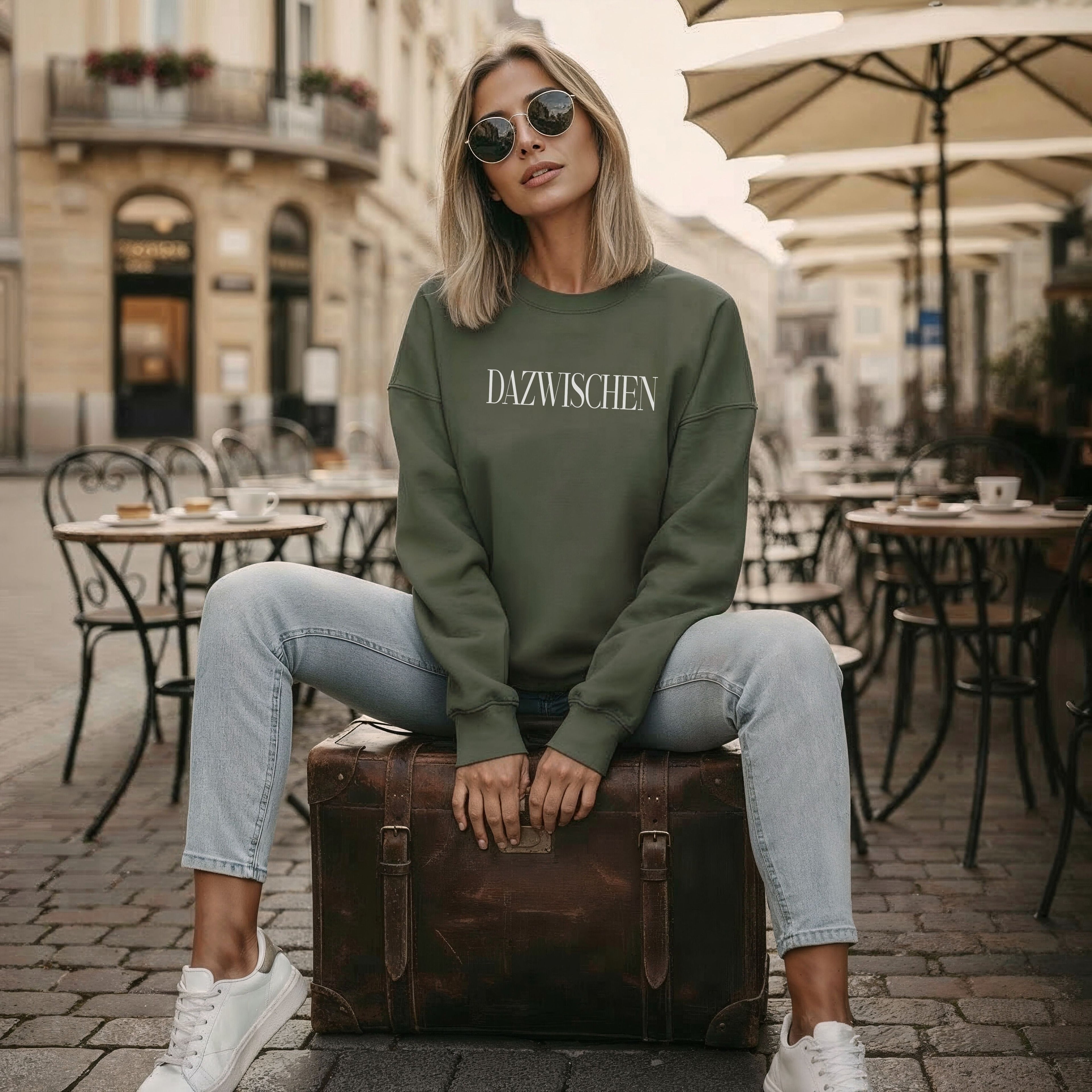 DAZWISCHEN – Statement Sweatshirt