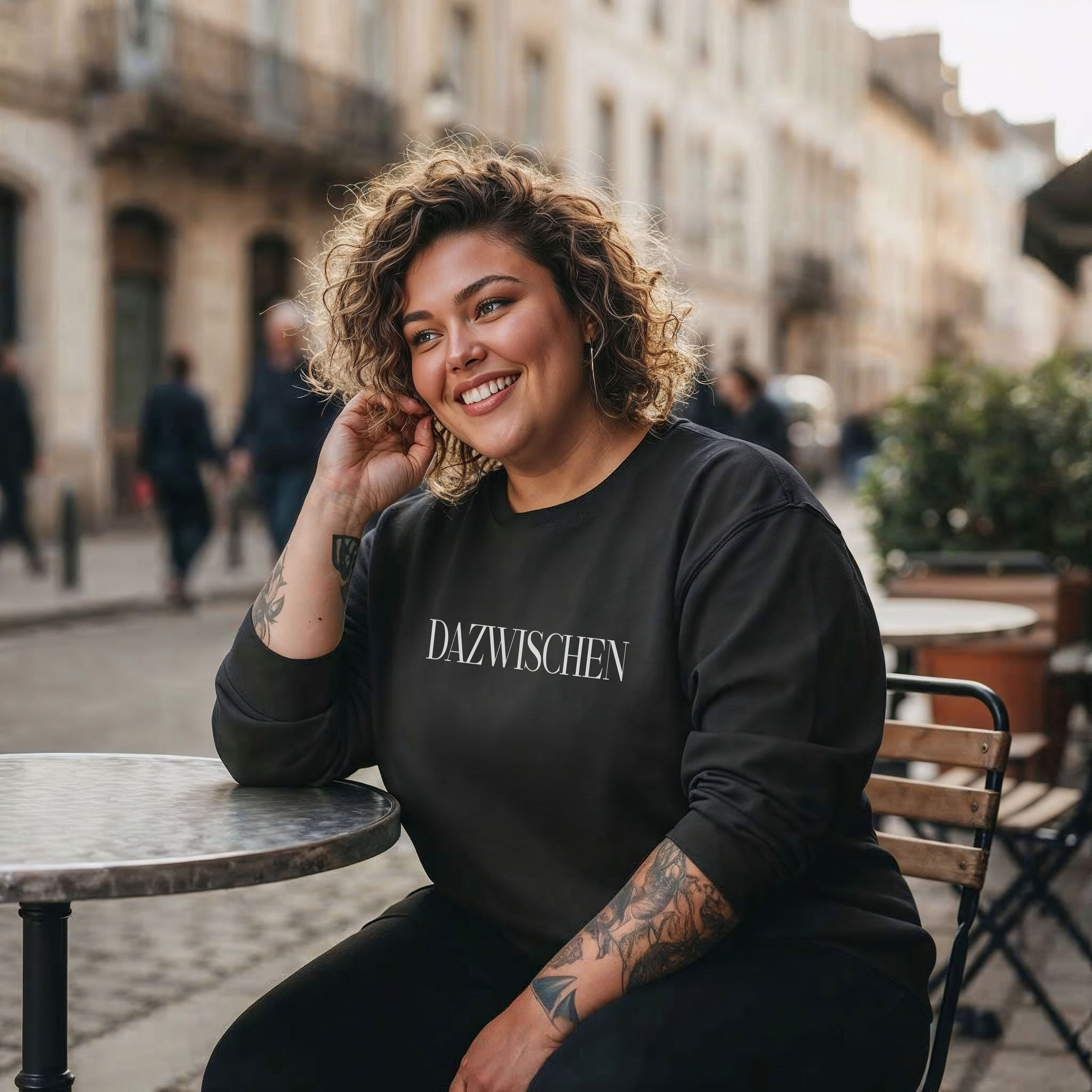 DAZWISCHEN – Statement Sweatshirt